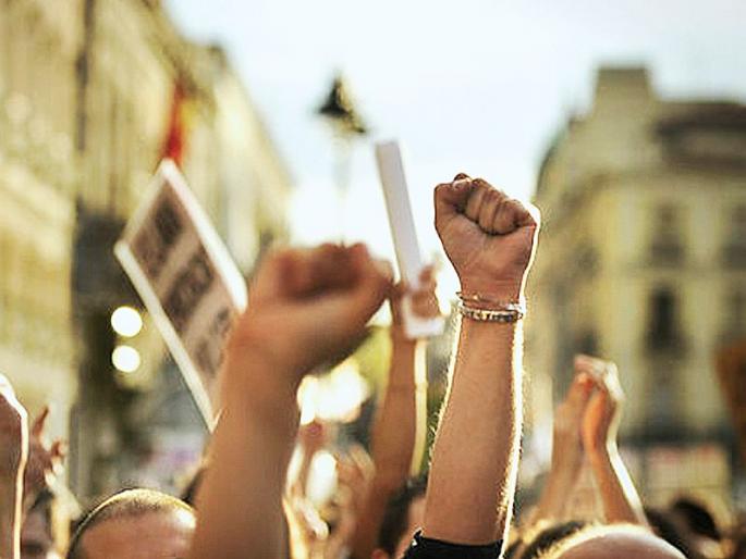 Horror of youth because of politics | राजकारणामुळे तरुणांची होरपळ Horror of youth because of politics | राजकारणामुळे तरुणांची होरपळ