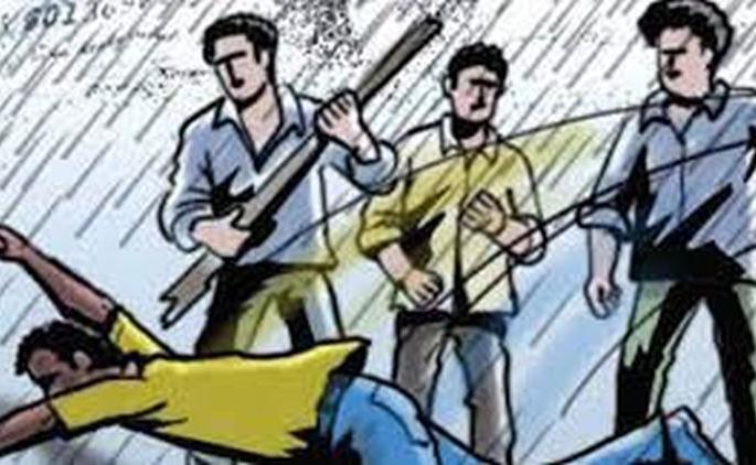 Assassination of a youth at Akola | युवकावर प्राणघातक हल्ला