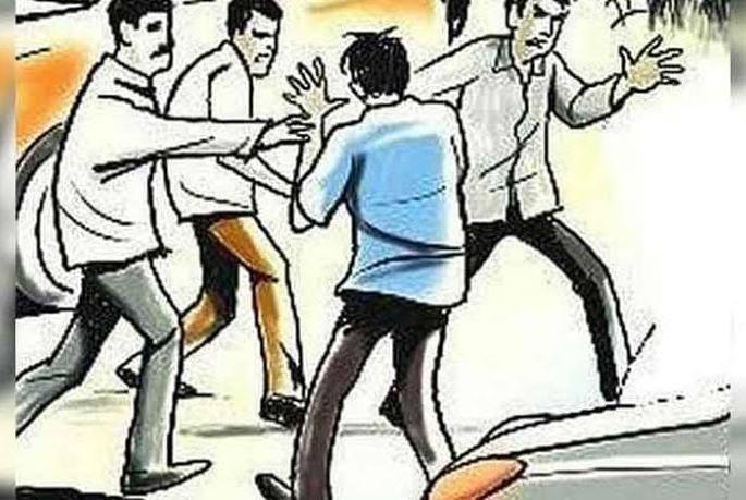 Assault on a youth for trivial reasons | क्षुल्लक कारणावरून युवकावर प्राणघातक हल्ला Assault on a youth for trivial reasons | क्षुल्लक कारणावरून युवकावर प्राणघातक हल्ला