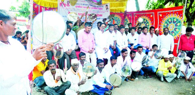 Thalinad to draw the road to corruption | रस्ता भ्रष्टाचाराकडे लक्ष वेधण्यासाठी थाळीनाद