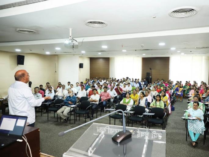 guidance onservice Book at municipal headquarters in navi mumbai | महापालिका मुख्यालयात सेवापुस्तकाविषयी मार्गदर्शन guidance onservice Book at municipal headquarters in navi mumbai | महापालिका मुख्यालयात सेवापुस्तकाविषयी मार्गदर्शन