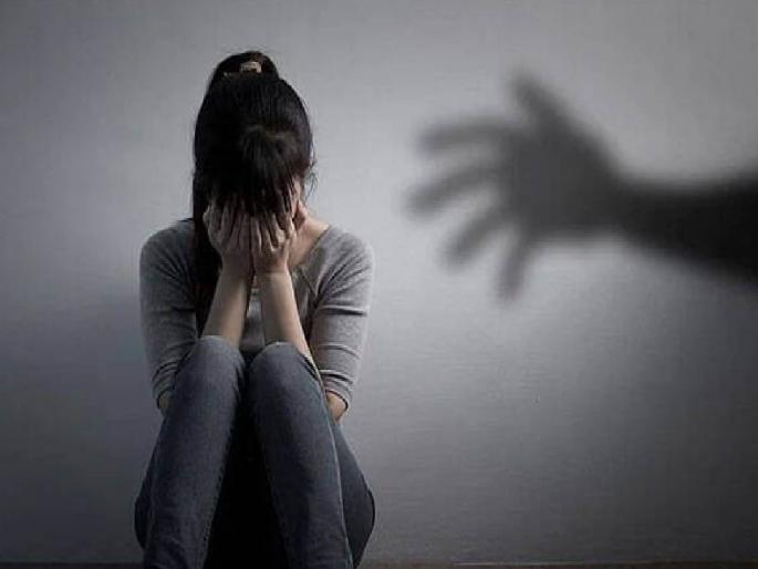 student molestation on the street in nagpur case has been registerd to police station | जर बोलली नाहीस तर चाकूने जीवच घेतो, विद्यार्थिनीचा भर रस्त्यात विनयभंग student molestation on the street in nagpur case has been registerd to police station | जर बोलली नाहीस तर चाकूने जीवच घेतो, विद्यार्थिनीचा भर रस्त्यात विनयभंग