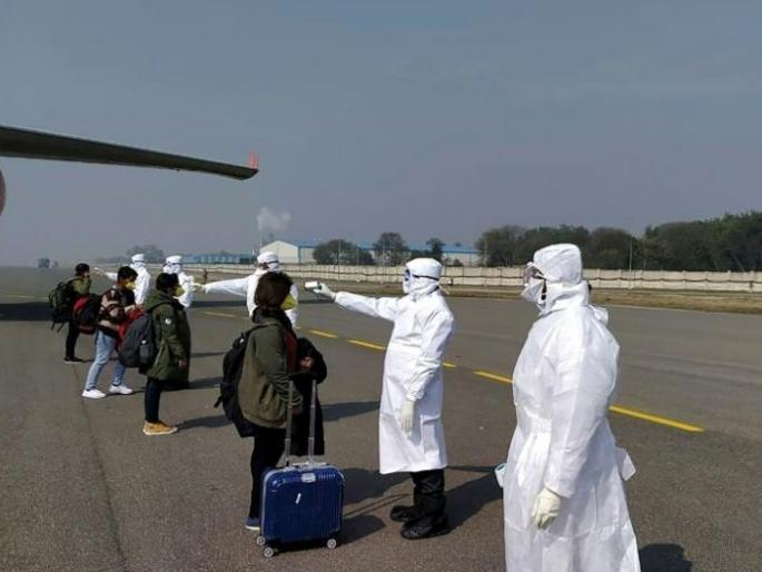 Confusion of passengers from Britain at Delhi airport | ब्रिटनहून आलेल्या प्रवाशांचा दिल्ली विमानतळावर गोंधळ Confusion of passengers from Britain at Delhi airport | ब्रिटनहून आलेल्या प्रवाशांचा दिल्ली विमानतळावर गोंधळ