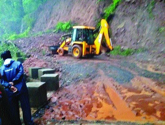 Rampage on Umarth-Khopad Road | उमरठ-खोपड मार्गावर दरड Rampage on Umarth-Khopad Road | उमरठ-खोपड मार्गावर दरड