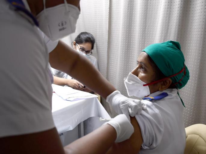 Corona Vaccine: Vaccines for 18 to 44 year olds sold in Mumbai; Decision announced by Mumbai Municipal Commissioner | Corona Vaccine: मुंबईत १८ ते ४४ वयोगटासाठी लस विकतच; मुंबई महापालिका आयुक्तांनी जाहीर केला निर्णय Corona Vaccine: Vaccines for 18 to 44 year olds sold in Mumbai; Decision announced by Mumbai Municipal Commissioner | Corona Vaccine: मुंबईत १८ ते ४४ वयोगटासाठी लस विकतच; मुंबई महापालिका आयुक्तांनी जाहीर केला निर्णय