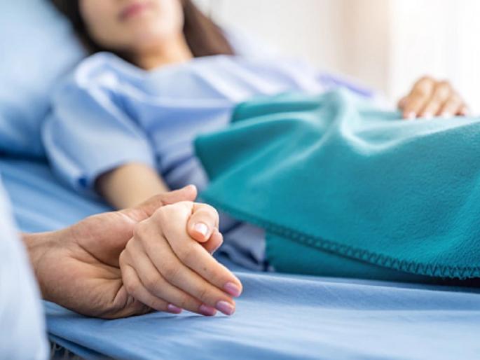 New coronavirus strain spreads fast in many areas of britain cancels christmas bubble | चिंताजनक! कोरोनाच्या नव्या रूपानं केला कहर; आणखी एका देशात ख्रिसमसचे कार्यक्रम रद्द होणार New coronavirus strain spreads fast in many areas of britain cancels christmas bubble | चिंताजनक! कोरोनाच्या नव्या रूपानं केला कहर; आणखी एका देशात ख्रिसमसचे कार्यक्रम रद्द होणार