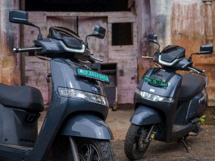 April Ev Scooter Sale 2025: Bajaj Chetak on third; TVS becomes number 1 for the first time, Ola is behind in sales... | बजाज चेतकला एप्रिल फूल बनविले; टीव्हीएस पहिल्यांदाच नंबर १, विक्रीत ओला कुठे...