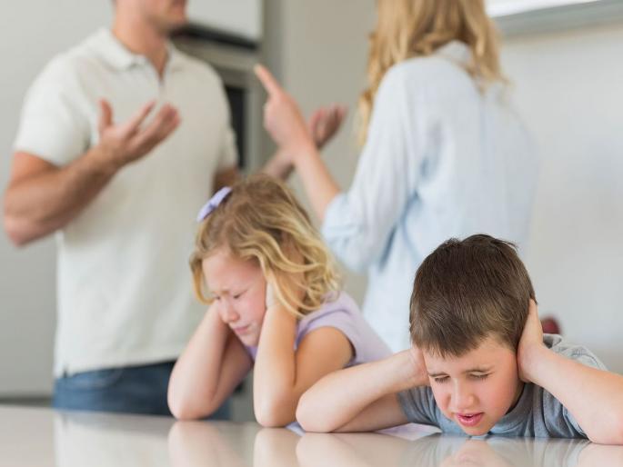 CoronaVirus : lockdown affecting your kids mental health myb | लॉकडाऊनमुळे तुमच्याही मुलांचं मानसिक संतुलन बिघडतंय का? अशी घ्या काळजी