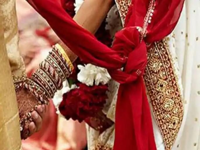 Kanpur uttar pradesh lockdown wedding bride reaches at groom for wedding myb | भारीच! कोरोनाच्या भीतीने मुलाने लग्नाला दिला नकार; अन् मुलीने केला 'असा' काही प्रकार Kanpur uttar pradesh lockdown wedding bride reaches at groom for wedding myb | भारीच! कोरोनाच्या भीतीने मुलाने लग्नाला दिला नकार; अन् मुलीने केला 'असा' काही प्रकार