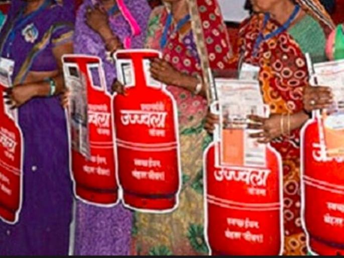 Karkheda became fully gas cylender use village | कारखेडा गाव झाले चुलमुक्त! Karkheda became fully gas cylender use village | कारखेडा गाव झाले चुलमुक्त!