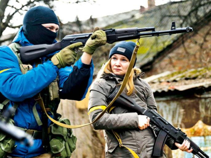 I am not afraid of death, Putin; Brave yulia bondarenko's life changed, his story! | मरणाला, पुतीन यांना मी भीत नाही; धाडसी युलियाचं आयुष्य बदललं, त्याची गोष्ट! I am not afraid of death, Putin; Brave yulia bondarenko's life changed, his story! | मरणाला, पुतीन यांना मी भीत नाही; धाडसी युलियाचं आयुष्य बदललं, त्याची गोष्ट!