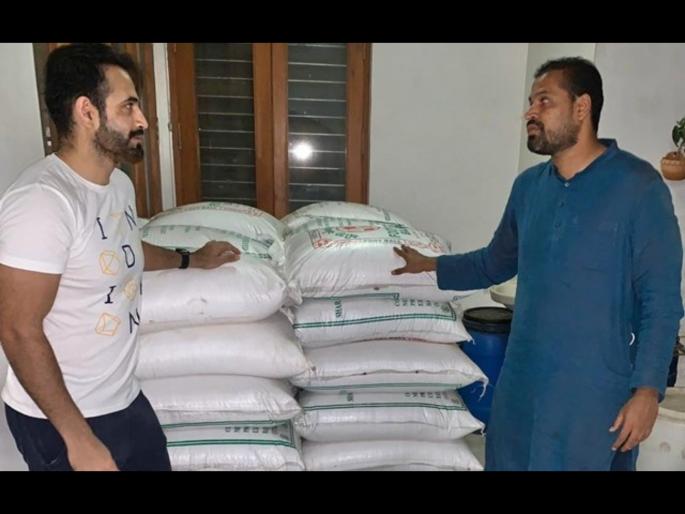 Yusuf and Irfan Pathan to distribute 10,000 kg rice and 700 kg potato amid Corona virus svg | Corona Virus : पठाण बंधूंचे समाजकार्यात एक पाऊल पुढे; गरजूंसाठी दान केले 10 हजार किलो तांदूळ 