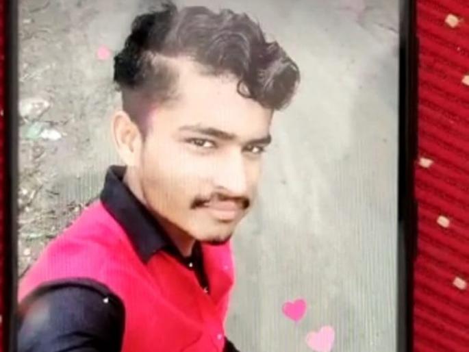 Truck hit by faulty vehicle; Death of a youth by being crushed under a vehicle | नादुरुस्त वाहनाला ट्रकची धडक; वाहनाखाली दबून युवकाचा मृत्यू Truck hit by faulty vehicle; Death of a youth by being crushed under a vehicle | नादुरुस्त वाहनाला ट्रकची धडक; वाहनाखाली दबून युवकाचा मृत्यू