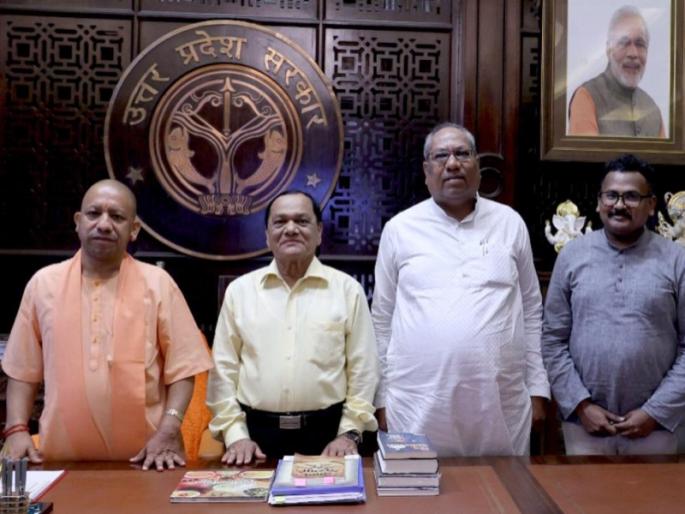 Uttar Pradesh Chief Minister Yogi Adityanath assured that we will stand firmly behind the Koli community in Mumbai. | मुंबई कोळी समाजाचीच, त्यांच्या पाठीशी आम्ही खंबीरपणे उभे राहू; योगी आदित्यनाथ यांचं आश्वासन Uttar Pradesh Chief Minister Yogi Adityanath assured that we will stand firmly behind the Koli community in Mumbai. | मुंबई कोळी समाजाचीच, त्यांच्या पाठीशी आम्ही खंबीरपणे उभे राहू; योगी आदित्यनाथ यांचं आश्वासन