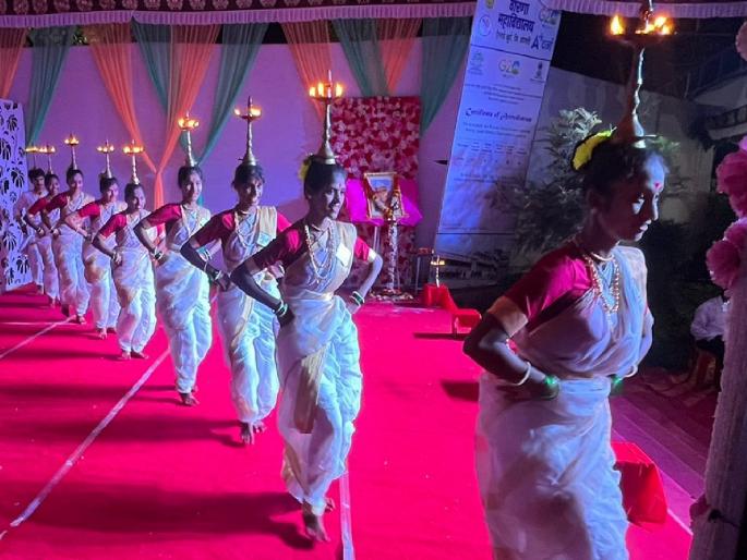 Vishwasrao Naik College resounding success in Yuva Mahotsav | युवा महोत्सवात विश्वासराव नाईक महाविद्यालयाचे घवघवीत यश Vishwasrao Naik College resounding success in Yuva Mahotsav | युवा महोत्सवात विश्वासराव नाईक महाविद्यालयाचे घवघवीत यश