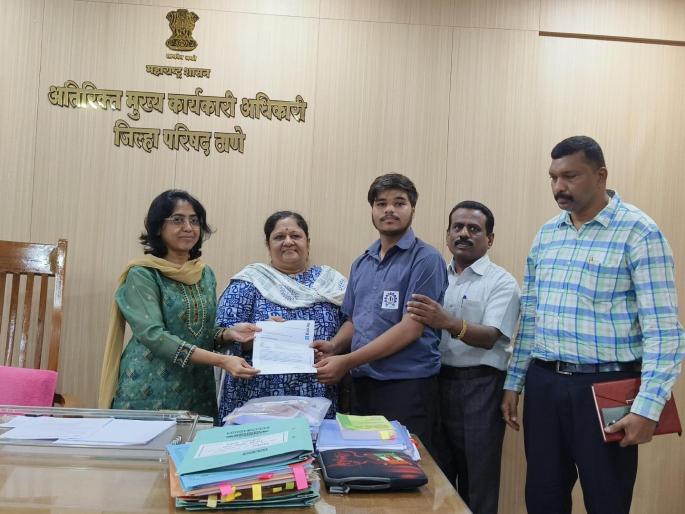 in thane distribution of selection letter to apprentices on the occasion of youth skills day | युवा कौशल्य दिनानिमित्त शिकाऊ उमेदवारांना निवड पत्राचे वाटप in thane distribution of selection letter to apprentices on the occasion of youth skills day | युवा कौशल्य दिनानिमित्त शिकाऊ उमेदवारांना निवड पत्राचे वाटप