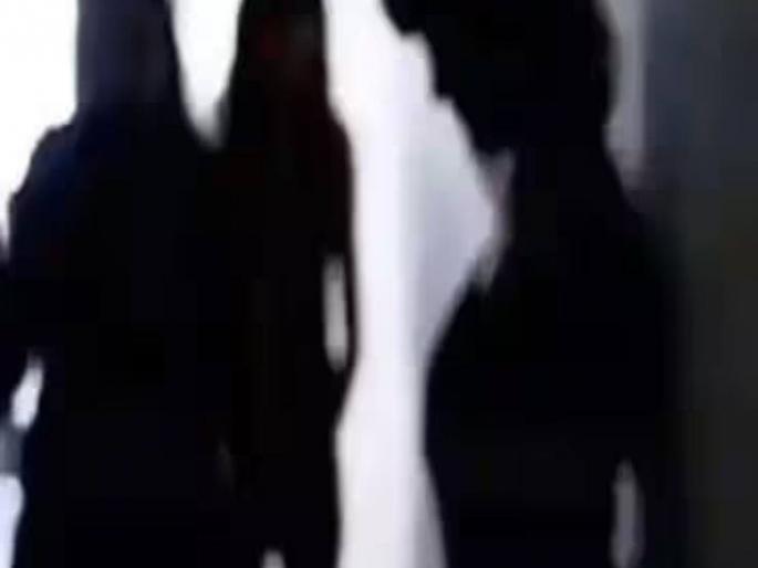 A Girl rescued from Chembur Yuvan Spa rushed to the police station and alleged that a customer had harassed her | चेंबूरच्या ‘त्या’ स्पा रेड दरम्यान नेमके घडले तरी काय?; सुटका केलेल्या थेरेपिस्टची पोलिसांत धाव A Girl rescued from Chembur Yuvan Spa rushed to the police station and alleged that a customer had harassed her | चेंबूरच्या ‘त्या’ स्पा रेड दरम्यान नेमके घडले तरी काय?; सुटका केलेल्या थेरेपिस्टची पोलिसांत धाव