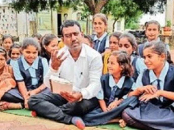Mmulkha Vegli Mansa artilce on parbhani teacher Yuvraj Mane | मुलखावेगळी माणसे: युवराज माने : कुतूहल जपणारा गुरुजी