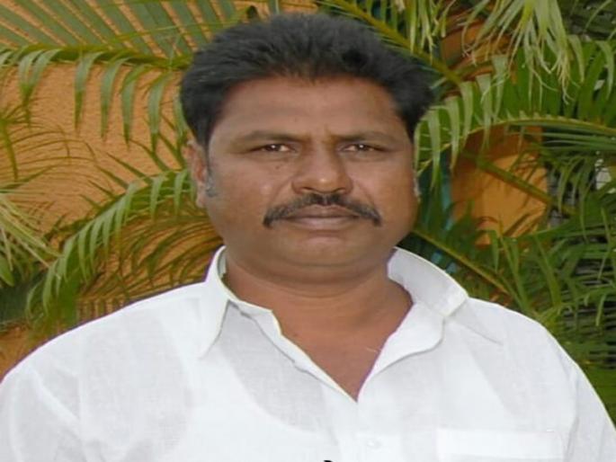 Sarpanch's husband murdered in Songaon at baramt | बारामती तालुक्यातील सोनगावमध्ये सरपंचांच्या पतीचा खून  Sarpanch's husband murdered in Songaon at baramt | बारामती तालुक्यातील सोनगावमध्ये सरपंचांच्या पतीचा खून