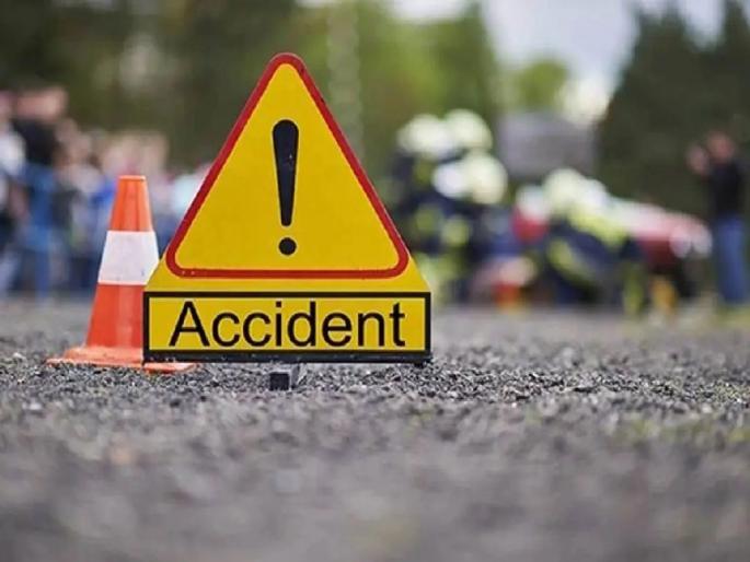 A cargo vehicle collided with a two-wheeler; one died, other two seriously injured | मालवाहू वाहनाची दुचाकीला धडक; अपघातात तीन मित्रांपैकी एकाने घेतला जगाचा निरोप A cargo vehicle collided with a two-wheeler; one died, other two seriously injured | मालवाहू वाहनाची दुचाकीला धडक; अपघातात तीन मित्रांपैकी एकाने घेतला जगाचा निरोप