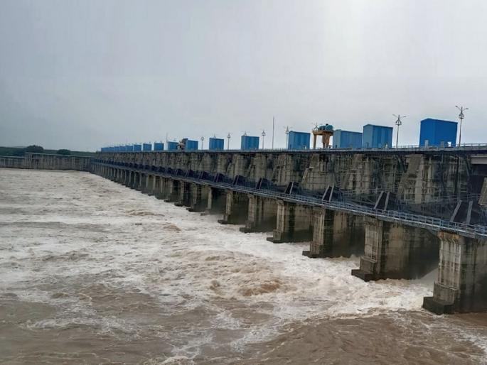 33 doors of Gosikhurd project opened by half a meter, 3734.42 cusecs water discharge started | गोसीखुर्द प्रकल्पाचे ३३ दरवाजे अर्धा मीटरने उघडले; ३७३४.४२ क्युसेक पाण्याचा विसर्ग सुरू