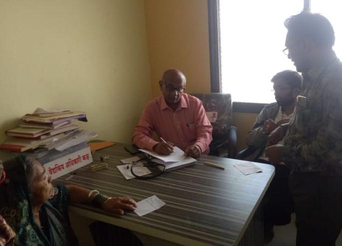 Zilla Parishad vice-president took revieve of Shirpur health center | जिल्हा परिषद उपाध्यक्षांनी घेतली शिरपूर आरोग्यवर्धिनी केंद्राची झाडाझडती Zilla Parishad vice-president took revieve of Shirpur health center | जिल्हा परिषद उपाध्यक्षांनी घेतली शिरपूर आरोग्यवर्धिनी केंद्राची झाडाझडती