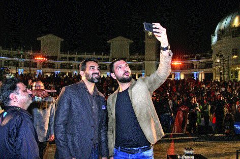  Zaheer Khan is the favorite Indian cricket team for the country | झहीर हा भारतीय क्रिकेट संघासाठी आयडियावाला बाबा : युवी