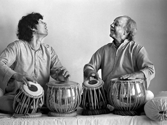 if you want to travel long distances you need the guru hand on your head said late ustad zakir hussain | लांब पल्ल्याचा प्रवास करायचा, तर गुरुचा हात डोक्यावर हवाच! if you want to travel long distances you need the guru hand on your head said late ustad zakir hussain | लांब पल्ल्याचा प्रवास करायचा, तर गुरुचा हात डोक्यावर हवाच!