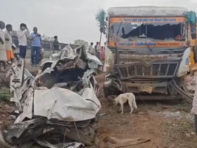 madhya pradesh jhabua road accident truck maruti death injured rajasthan | काळाचा घाला! लग्नावरुन परतणाऱ्या व्हॅनवर सिमेंटने भरलेला ट्रक उलटला, ९ जणांचा मृत्यू madhya pradesh jhabua road accident truck maruti death injured rajasthan | काळाचा घाला! लग्नावरुन परतणाऱ्या व्हॅनवर सिमेंटने भरलेला ट्रक उलटला, ९ जणांचा मृत्यू
