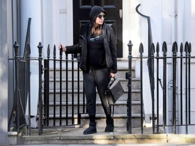 Woman spends 26 lakhs rupees on just chocolates in one day | २६ लाखांची 'ही' वस्तू खरेदी करून महिला अडचणीत, खरेदी काय केलं हे वाचून उडालच!