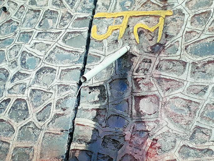 Mumbai - Goa highway spring quenching thirst | मुंबई - गोवा महामार्गावरील झरा भागवतोय तहान Mumbai - Goa highway spring quenching thirst | मुंबई - गोवा महामार्गावरील झरा भागवतोय तहान