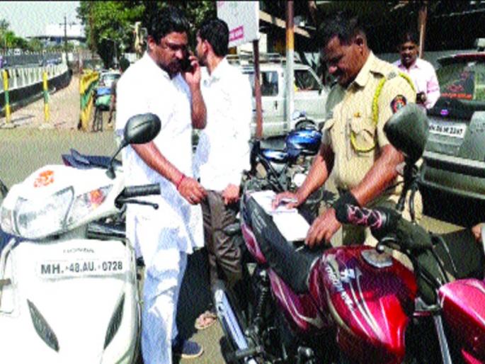 If the vehicle is taken from Ambalani Railway Bridge, 200 'jhobbo' | अंबाडी रेल्वे उड्डाण पुलावरून वाहन नेल्यास २००चा ‘झब्बू’ If the vehicle is taken from Ambalani Railway Bridge, 200 'jhobbo' | अंबाडी रेल्वे उड्डाण पुलावरून वाहन नेल्यास २००चा ‘झब्बू’