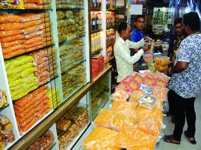 The slowdown on Diwali | दिवाळीच्या फराळावर मंदीचे सावट The slowdown on Diwali | दिवाळीच्या फराळावर मंदीचे सावट