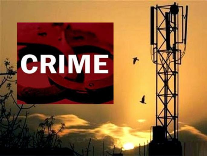 Robbers attacked with swords; Youth wounded, two captured in solapur crime news; Three people ran away | टॉवरच्या सुरक्षा रक्षकावर तलवारीने हल्ला दरोडेखोरांचा तलवारीने हल्ला; दोघांना पकडले ; तिघेजण गेले पळून Robbers attacked with swords; Youth wounded, two captured in solapur crime news; Three people ran away | टॉवरच्या सुरक्षा रक्षकावर तलवारीने हल्ला दरोडेखोरांचा तलवारीने हल्ला; दोघांना पकडले ; तिघेजण गेले पळून