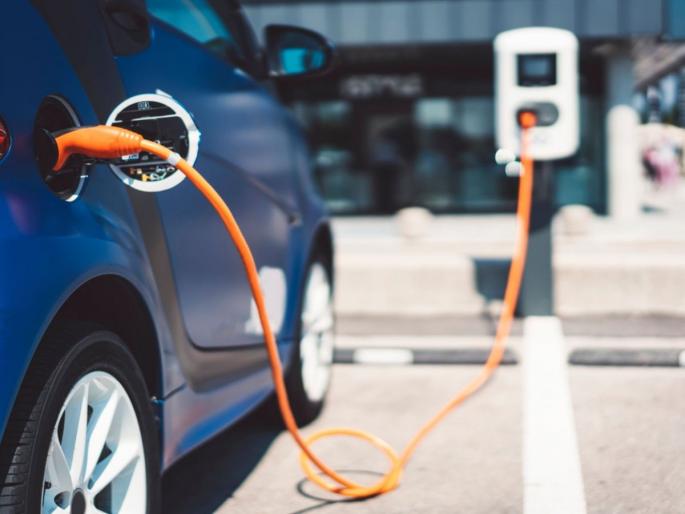 4000 electric vehicles are running in the city, two wheelers are the most in demand | शहरात धावताहेत चार हजार इलेक्ट्रिक वाहने, दुचाकीला सर्वाधिक मागणी 4000 electric vehicles are running in the city, two wheelers are the most in demand | शहरात धावताहेत चार हजार इलेक्ट्रिक वाहने, दुचाकीला सर्वाधिक मागणी