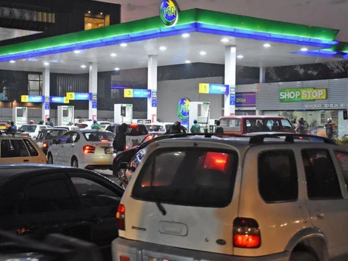 Pakistan will pick pocket rest of the money! Petrol price to reach triple century in Pakistan | लोकांच्या खिशातले उरले सुरले पैसे घेऊनच थांबणार! पाकिस्तानात पेट्रोल तिहेरी शतकाच्या उंबरठ्यावर Pakistan will pick pocket rest of the money! Petrol price to reach triple century in Pakistan | लोकांच्या खिशातले उरले सुरले पैसे घेऊनच थांबणार! पाकिस्तानात पेट्रोल तिहेरी शतकाच्या उंबरठ्यावर