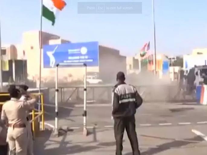 The 'gate' of the world's largest stadium collapsed just before the inauguration from Donald trump | जगातील सर्वांत मोठ्या स्टेडिअमचे 'गेट' उद्घाटनाआधीच कोसळले; ट्रम्प जाणार होते The 'gate' of the world's largest stadium collapsed just before the inauguration from Donald trump | जगातील सर्वांत मोठ्या स्टेडिअमचे 'गेट' उद्घाटनाआधीच कोसळले; ट्रम्प जाणार होते