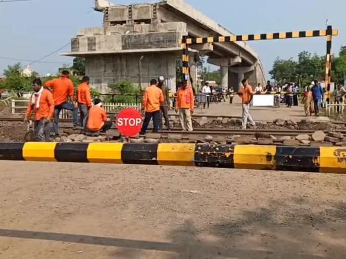 Dabki Road Railway Gate will be closed till May 16! | डाबकी रोड रेल्वेगेट १६ मेपर्यंत बंद राहणार! Dabki Road Railway Gate will be closed till May 16! | डाबकी रोड रेल्वेगेट १६ मेपर्यंत बंद राहणार!
