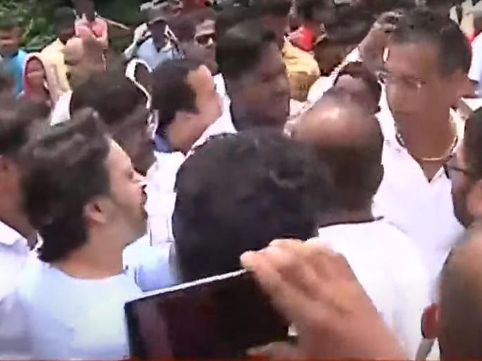 Nilesh Rane: Barasu villagers blocked Nilesh Rane's convoy against over refinery Ratnagiri over refinery | Nilesh Rane: रिफायनरीवरून रत्नागिरीत जोरदार राडा; बारसू ग्रामस्थांनी निलेश राणेंचा ताफा अडविला Nilesh Rane: Barasu villagers blocked Nilesh Rane's convoy against over refinery Ratnagiri over refinery | Nilesh Rane: रिफायनरीवरून रत्नागिरीत जोरदार राडा; बारसू ग्रामस्थांनी निलेश राणेंचा ताफा अडविला