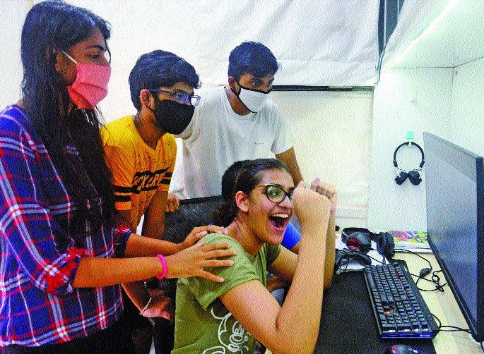 In the 10th, only the girls became smart again | दहावीमध्ये यंदाही मुलीच ठरल्या हुशार