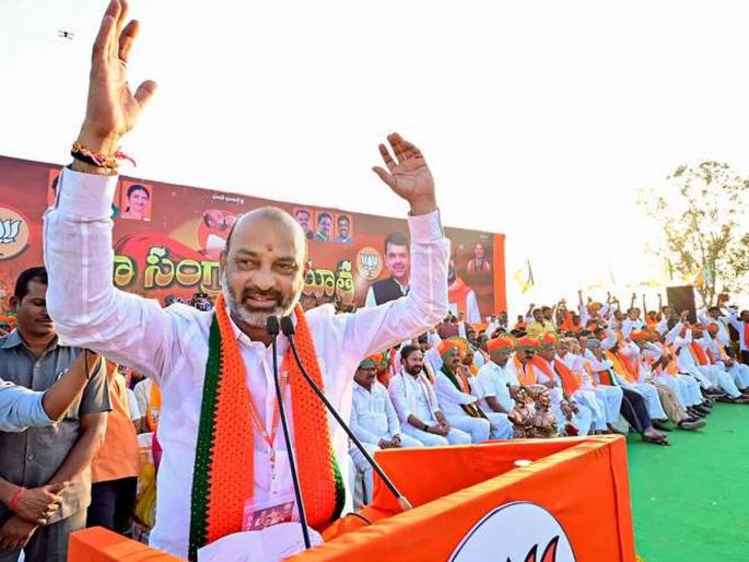 High voltage drama in Telangana! Before Modi's tour, BJP state president MP bandi sanjay in police custody, JP Nadda's phone to ask reason | तेलंगणात हायव्होल्टेज ड्रामा! मोदींच्या सभेपूर्वी भाजपा प्रदेशाध्यक्षांना अटक, दोन आमदार ताब्यात High voltage drama in Telangana! Before Modi's tour, BJP state president MP bandi sanjay in police custody, JP Nadda's phone to ask reason | तेलंगणात हायव्होल्टेज ड्रामा! मोदींच्या सभेपूर्वी भाजपा प्रदेशाध्यक्षांना अटक, दोन आमदार ताब्यात