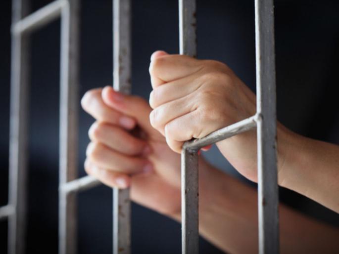 2 people arrested for extorting money by threatening to be police | पोलिस असल्याचे धमकावून खंडणी उकळणाऱ्याला २ जणांना अटक 2 people arrested for extorting money by threatening to be police | पोलिस असल्याचे धमकावून खंडणी उकळणाऱ्याला २ जणांना अटक