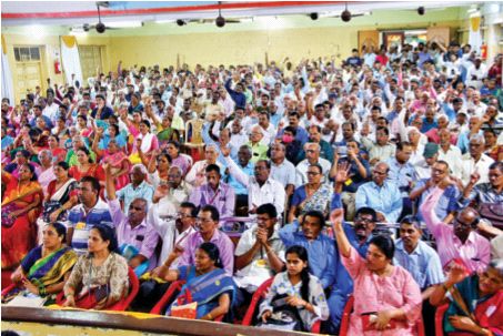 If the issue of housing is not resolved in the session, mill workers will go to 'Varsha' CM Bunglow | अधिवेशनात घरांचा प्रश्न सुटला नाही तर ‘वर्षा’वर धडक If the issue of housing is not resolved in the session, mill workers will go to 'Varsha' CM Bunglow | अधिवेशनात घरांचा प्रश्न सुटला नाही तर ‘वर्षा’वर धडक