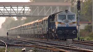 The bag lost in Jhelum Express returned to Saibhakak | झेलम एक्सप्रेसमध्ये हरवलेली बॅग साईभक्ताला परत मिळाली The bag lost in Jhelum Express returned to Saibhakak | झेलम एक्सप्रेसमध्ये हरवलेली बॅग साईभक्ताला परत मिळाली