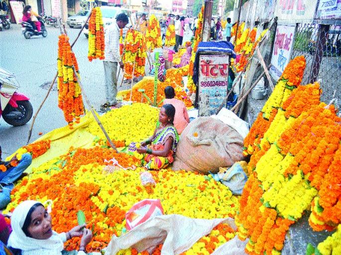 Laxmipujan enthusiasm | लक्ष्मीपूजन उत्साहात