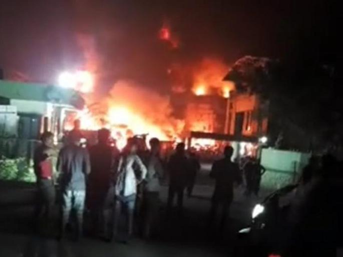 Fire to Zenith Rubber Company in Dombivli MIDC | डोंबिवली एमआयडीसीत झेनिथ रबर कंपनीला आग Fire to Zenith Rubber Company in Dombivli MIDC | डोंबिवली एमआयडीसीत झेनिथ रबर कंपनीला आग