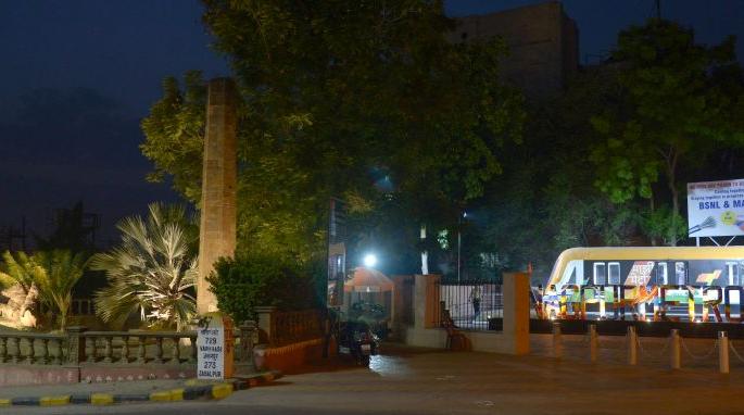 Maintenance of 'Zero Mile' in Nagpur by Metro Rail | नागपुरात मेट्रो रेल्वे करणार ‘झिरो माईल’ची देखभाल   Maintenance of 'Zero Mile' in Nagpur by Metro Rail | नागपुरात मेट्रो रेल्वे करणार ‘झिरो माईल’ची देखभाल