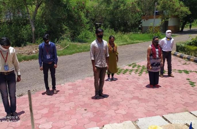 And the shadow of the man disappeared | आणि माणसाची सावली दिसेनाशी झाली And the shadow of the man disappeared | आणि माणसाची सावली दिसेनाशी झाली