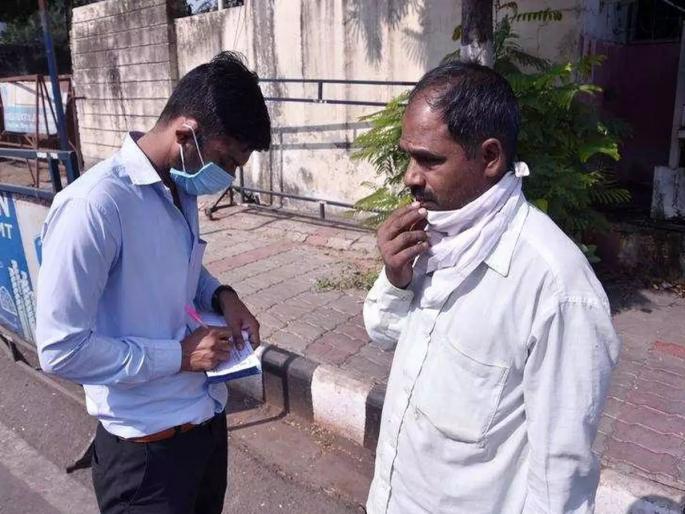 Beating by a municipal contractor for not paying the fine of without mask | विनामास्क असून दंड न भरल्याने महापालिका कंत्राटदाराकडून मारहाण Beating by a municipal contractor for not paying the fine of without mask | विनामास्क असून दंड न भरल्याने महापालिका कंत्राटदाराकडून मारहाण