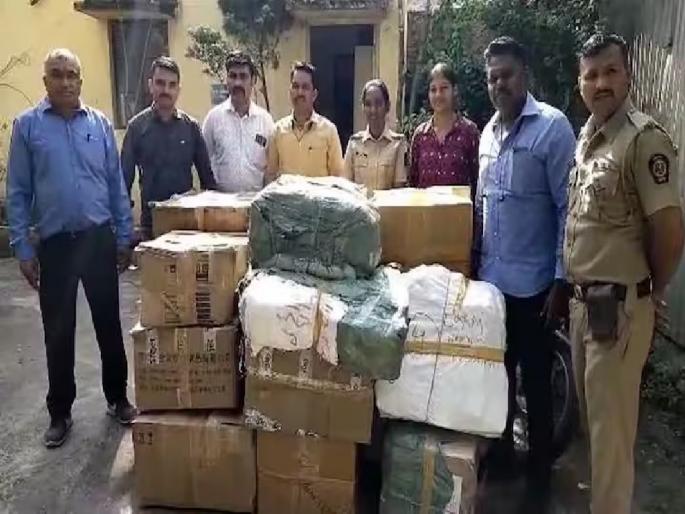 Sale of fake Apple products on a large scale in Nagpur, action taken against four shops, goods worth 87.59 lakhs seized | ‘ॲप्पल’च्या ‘दुप्पल’चा ८७.५९ लाखांचा माल जप्त; चार दुकानांवर कारवाई Sale of fake Apple products on a large scale in Nagpur, action taken against four shops, goods worth 87.59 lakhs seized | ‘ॲप्पल’च्या ‘दुप्पल’चा ८७.५९ लाखांचा माल जप्त; चार दुकानांवर कारवाई